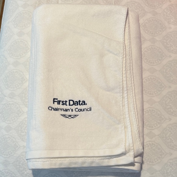 White Beach/Bath Towel - Picture 1 of 6